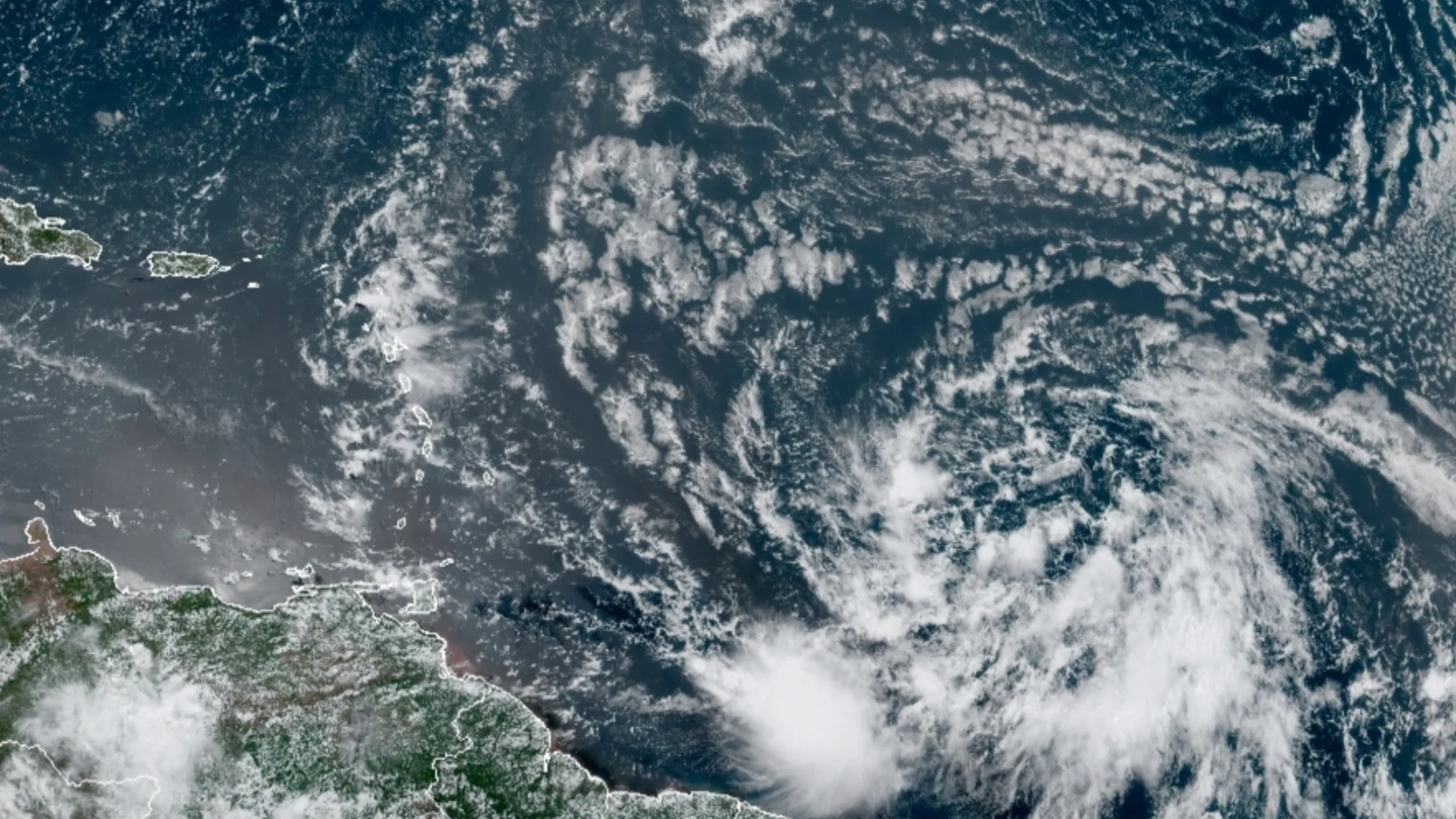 Onda tropical trae más lluvias en el país