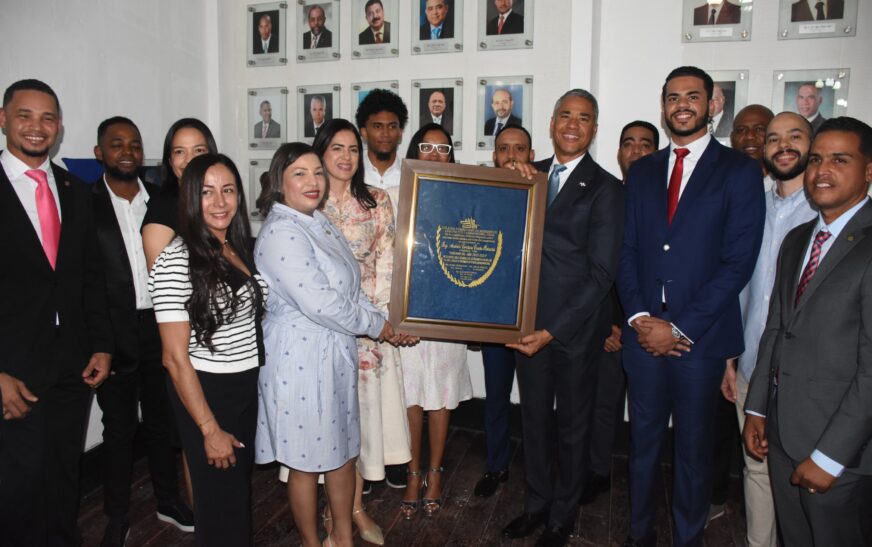 CODIA reconoce trayectoria de Andrés Cueto como “Codiano del Año 2024” con su inclusión en el mural conmemorativo