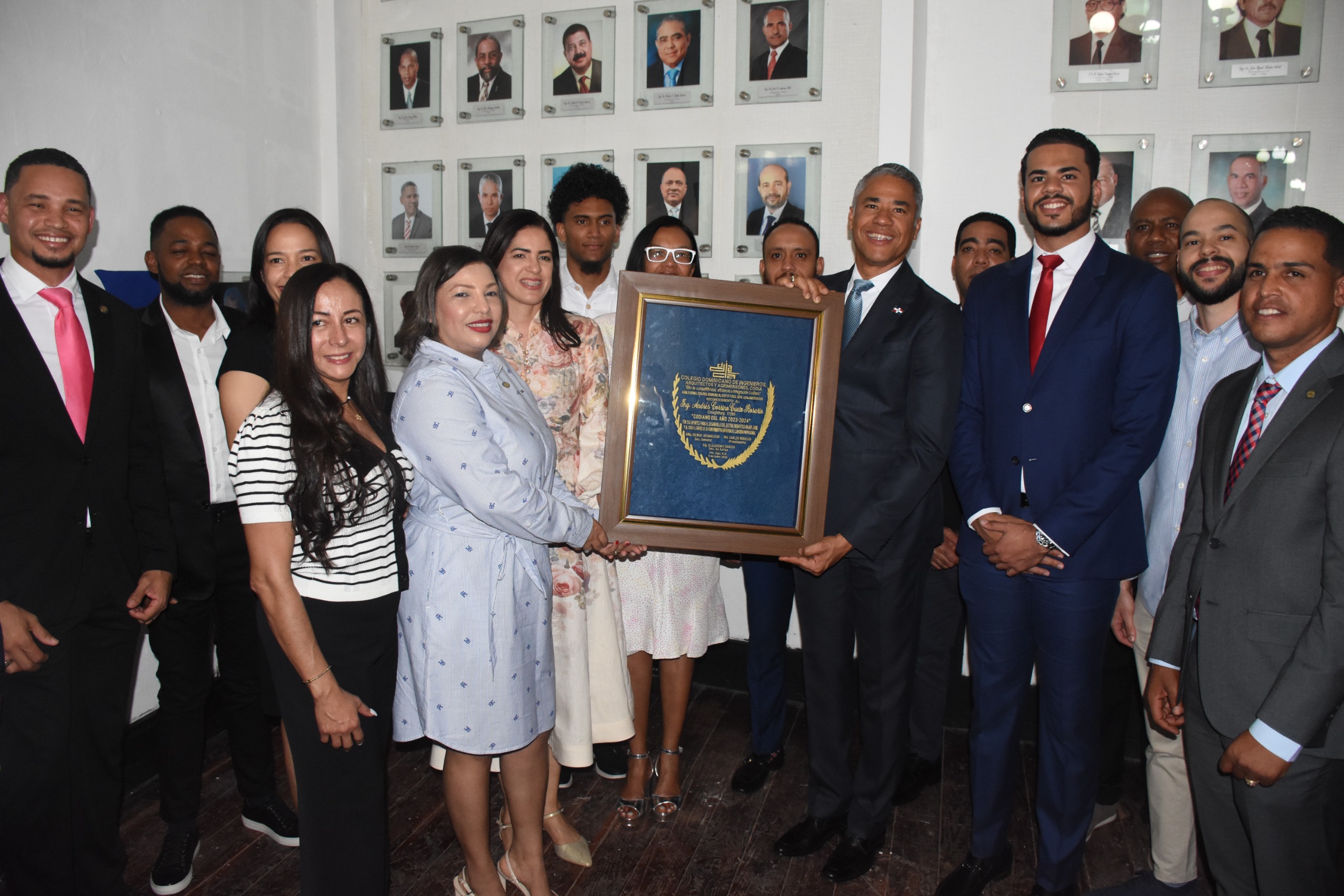 CODIA reconoce trayectoria de Andrés Cueto como “Codiano del Año 2024” con su inclusión en el mural conmemorativo